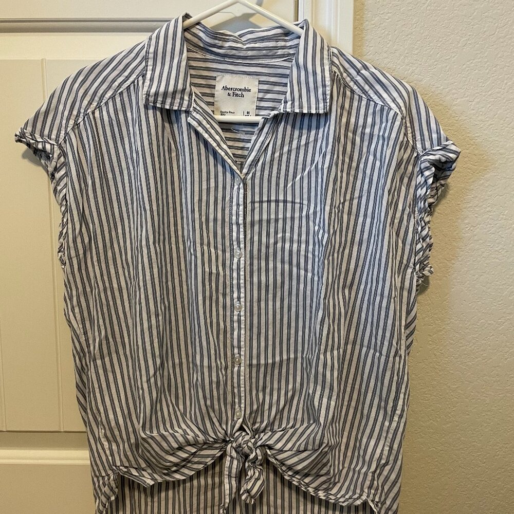 A&F short sleeve blouse